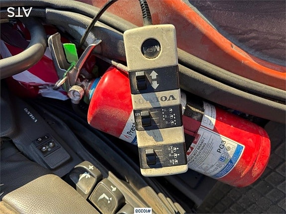 Volvo FM9 4X2 Flakbil med bakgavellyft (80,000:- ex moms) 10 of 24