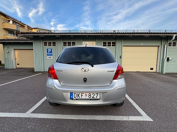 Toyota Yaris 6 of 10