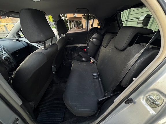 Toyota Yaris 9 of 10