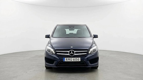 Mercedes-Benz B200 d 2 of 24