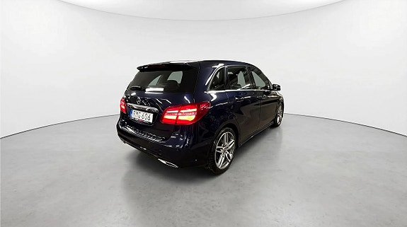 Mercedes-Benz B200 d 4 of 5