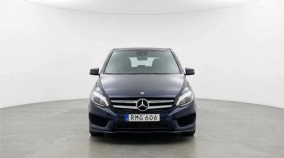 Mercedes-Benz B200 d 2 of 5