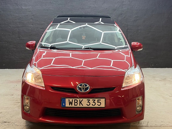 Toyota Prius 4 of 5