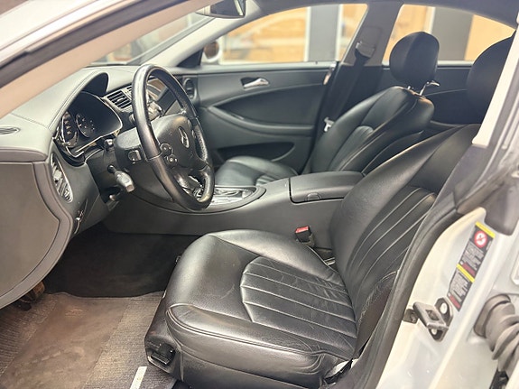 Mercedes-Benz CLS320 12 of 19