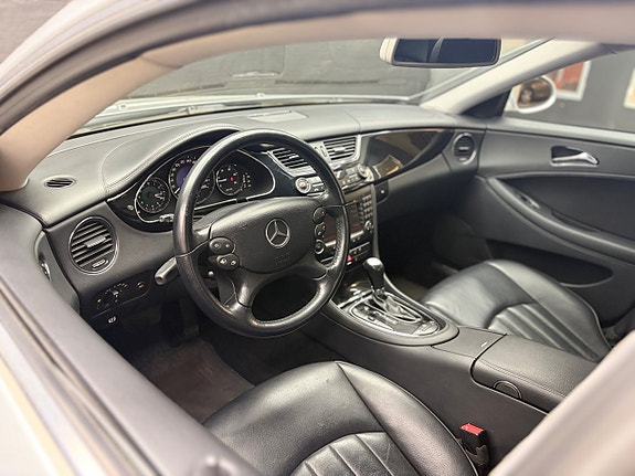 Mercedes-Benz CLS320 11 of 19