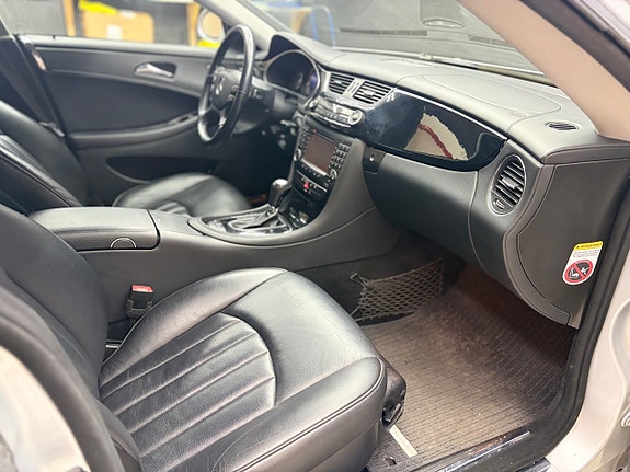 Mercedes-Benz CLS320 15 of 19