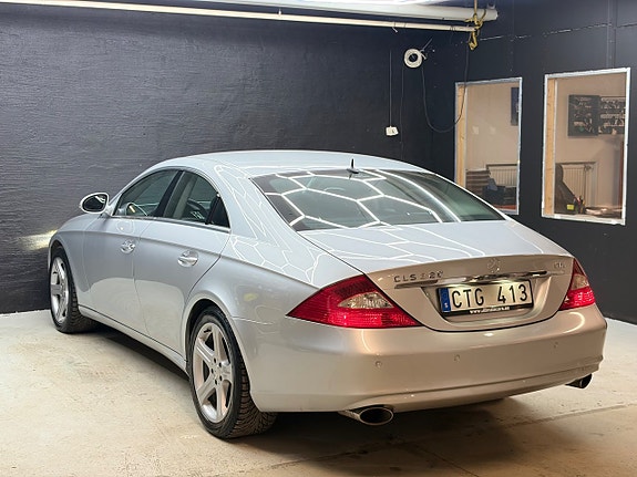 Mercedes-Benz CLS320 9 of 19