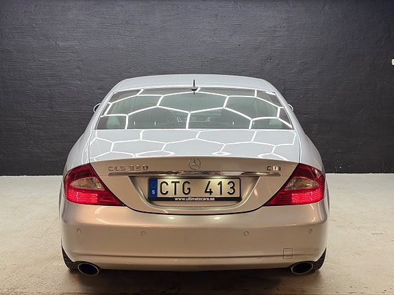 Mercedes-Benz CLS320 8 of 19