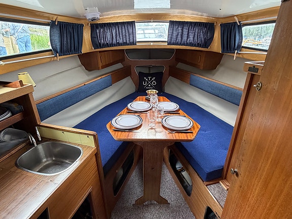 Albin 25 De luxe med nyare motor (4-5 sovplatser) 7 of 25