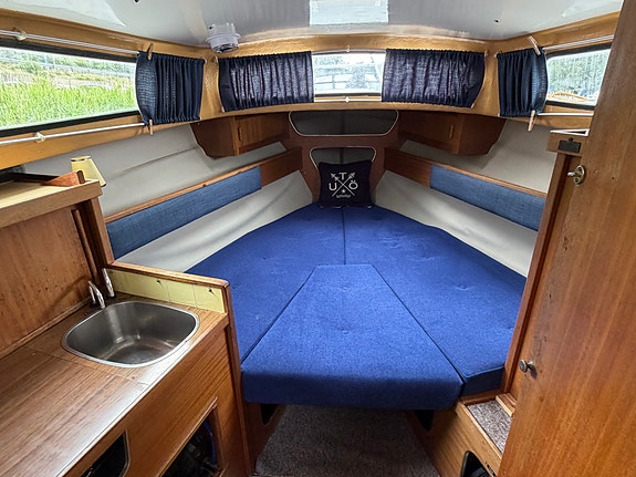 Albin 25 De luxe med nyare motor (4-5 sovplatser) 9 of 25