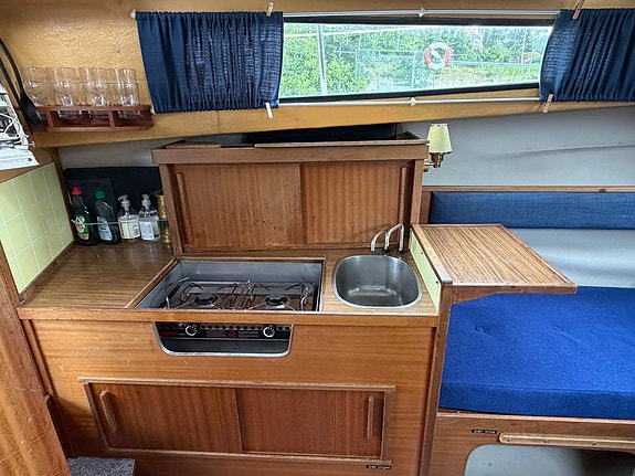 Albin 25 De luxe med nyare motor (4-5 sovplatser) 11 of 25