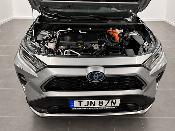 Toyota RAV4 Plug-in Hybrid 5 of 5