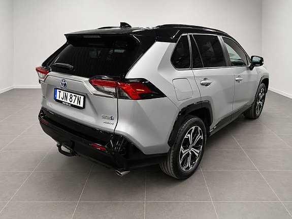 Toyota RAV4 Plug-in Hybrid 3 of 5