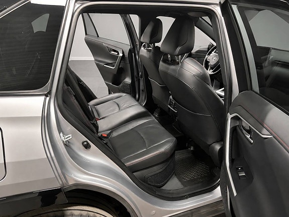 Toyota RAV4 Plug-in Hybrid 10 of 13