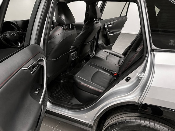 Toyota RAV4 Plug-in Hybrid 9 of 13
