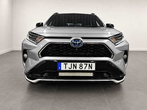 Toyota RAV4 Plug-in Hybrid 6 of 13