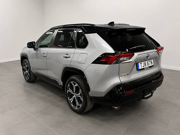 Toyota RAV4 Plug-in Hybrid 4 of 5