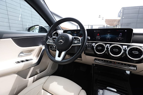 Mercedes-Benz A200 14 of 30