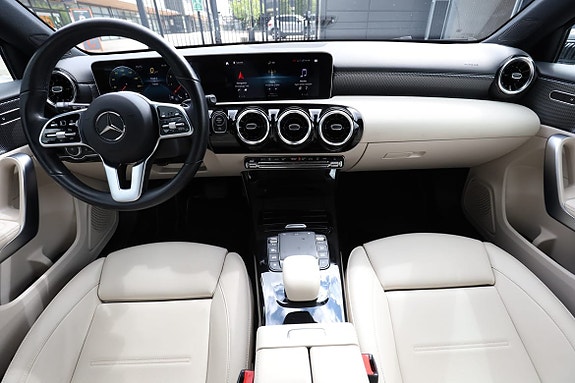 Mercedes-Benz A200 13 of 30