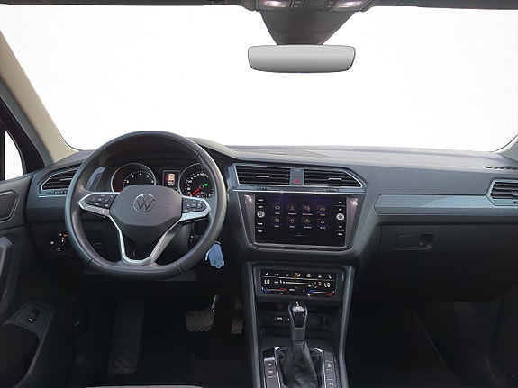 Volkswagen Tiguan 9 of 16