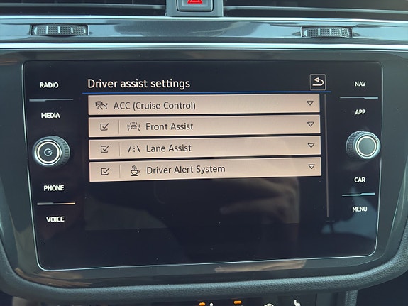 Volkswagen Tiguan 14 of 16