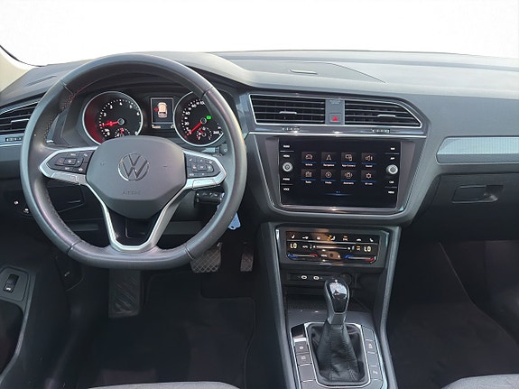 Volkswagen Tiguan 10 of 16