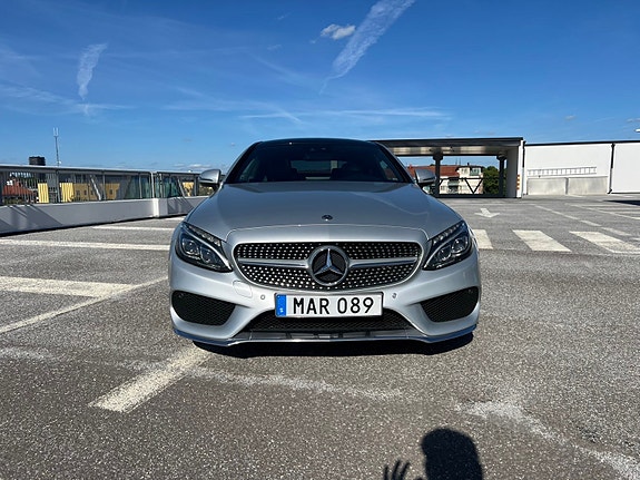 Mercedes-Benz C300 3 of 5