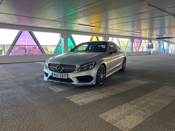 Mercedes-Benz C300 2 of 5