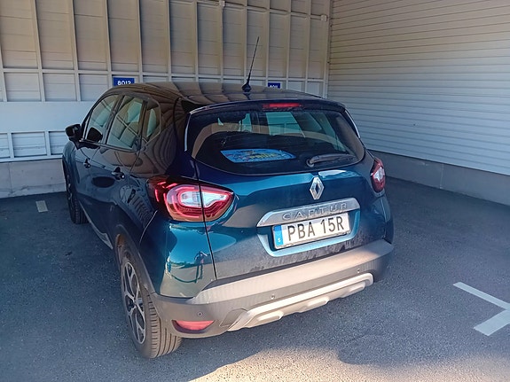 Renault Captur 2 of 3