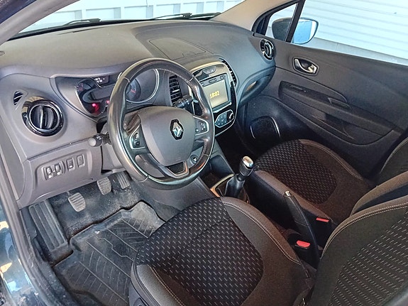 Renault Captur 3 of 3