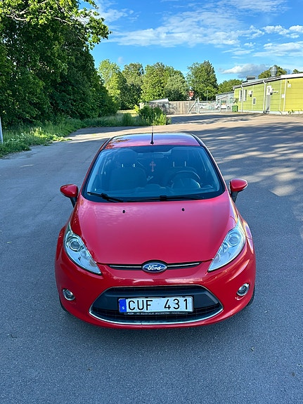 Ford Fiesta 2 of 5