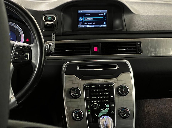 Volvo XC70 14 of 19
