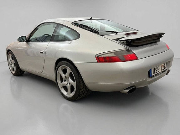 Porsche 911 Carrera 4 4 of 5