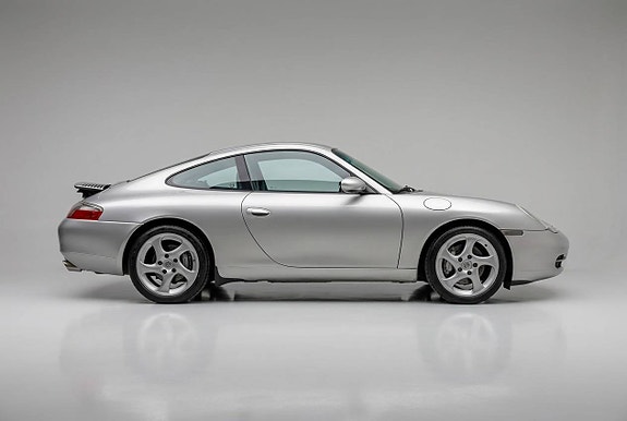 Porsche 911 Carrera 4 5 of 5