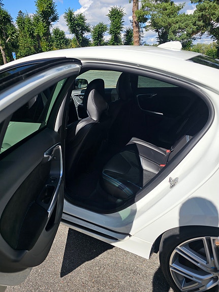 Volvo S60 10 of 16