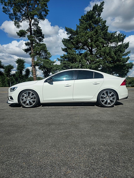 Volvo S60 2 of 16