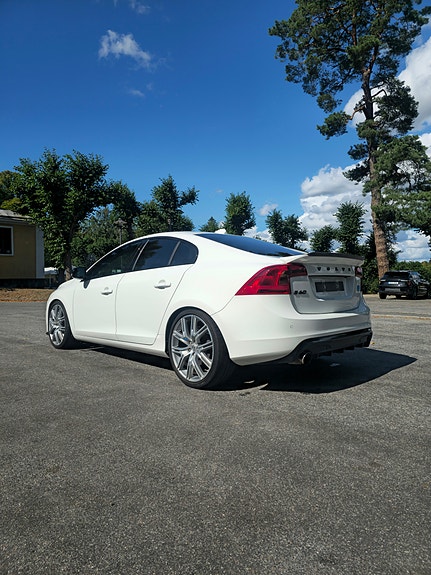 Volvo S60 3 of 16