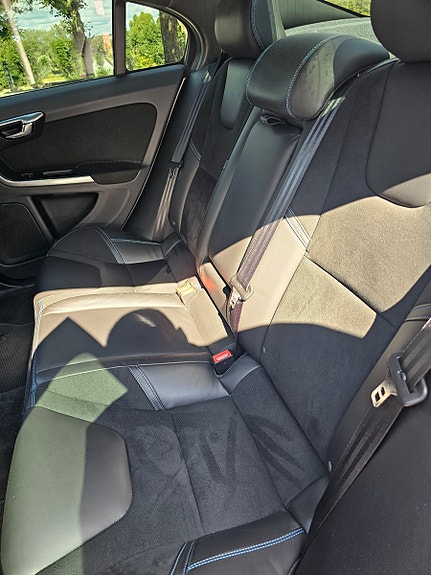 Volvo S60 11 of 16
