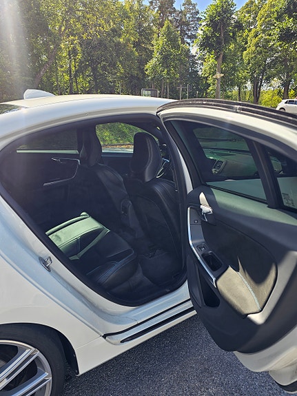 Volvo S60 13 of 16