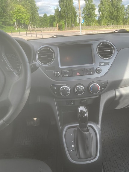 Hyundai i10 9 of 13