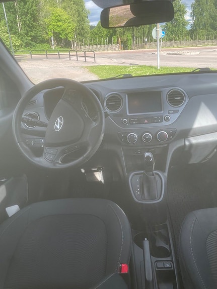 Hyundai i10 7 of 13