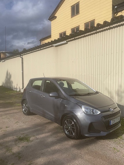 Hyundai i10 3 of 5