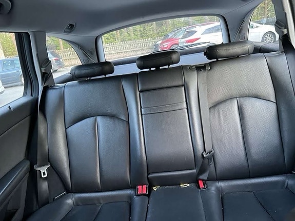 Mercedes-Benz E200 8 of 8