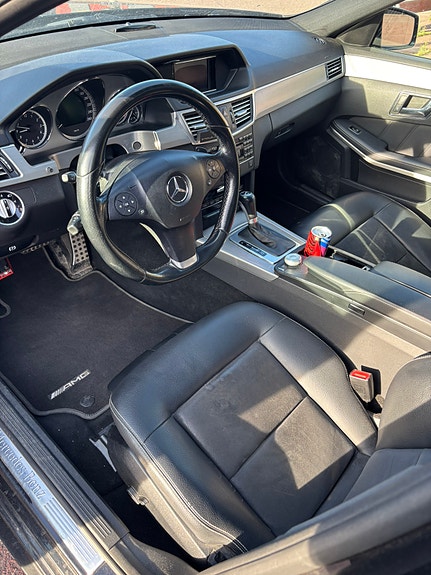 Mercedes-Benz E220 3 of 4