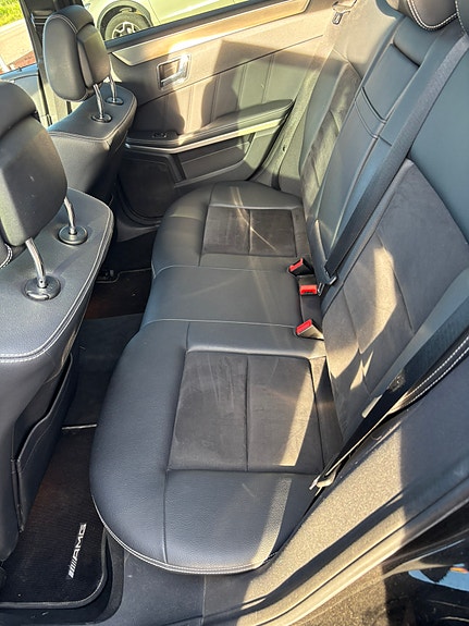 Mercedes-Benz E220 4 of 4