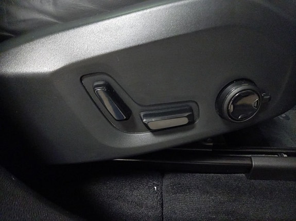 Volvo XC60 10 of 17