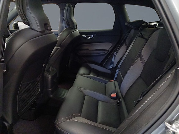 Volvo XC60 8 of 17