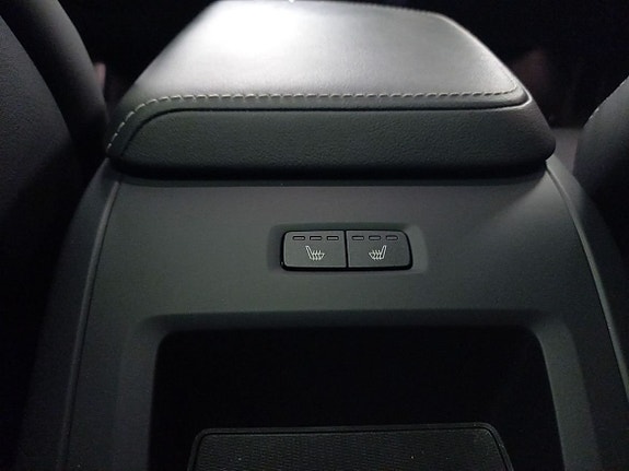 Volvo XC60 11 of 17
