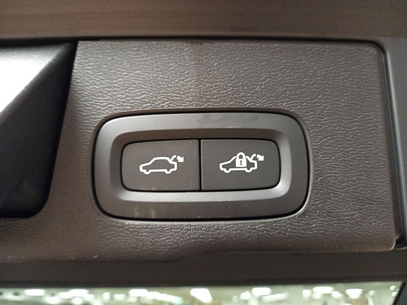 Volvo XC60 12 of 17