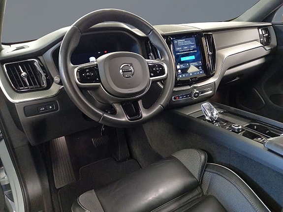 Volvo XC60 5 of 17